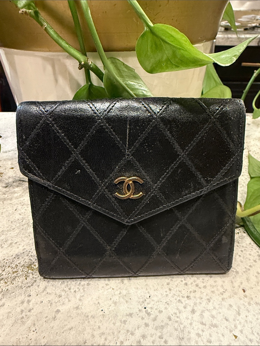 CHANEL Black Quilted Leather Compact Wallet with CC Turnlock - Picture 2 of 10